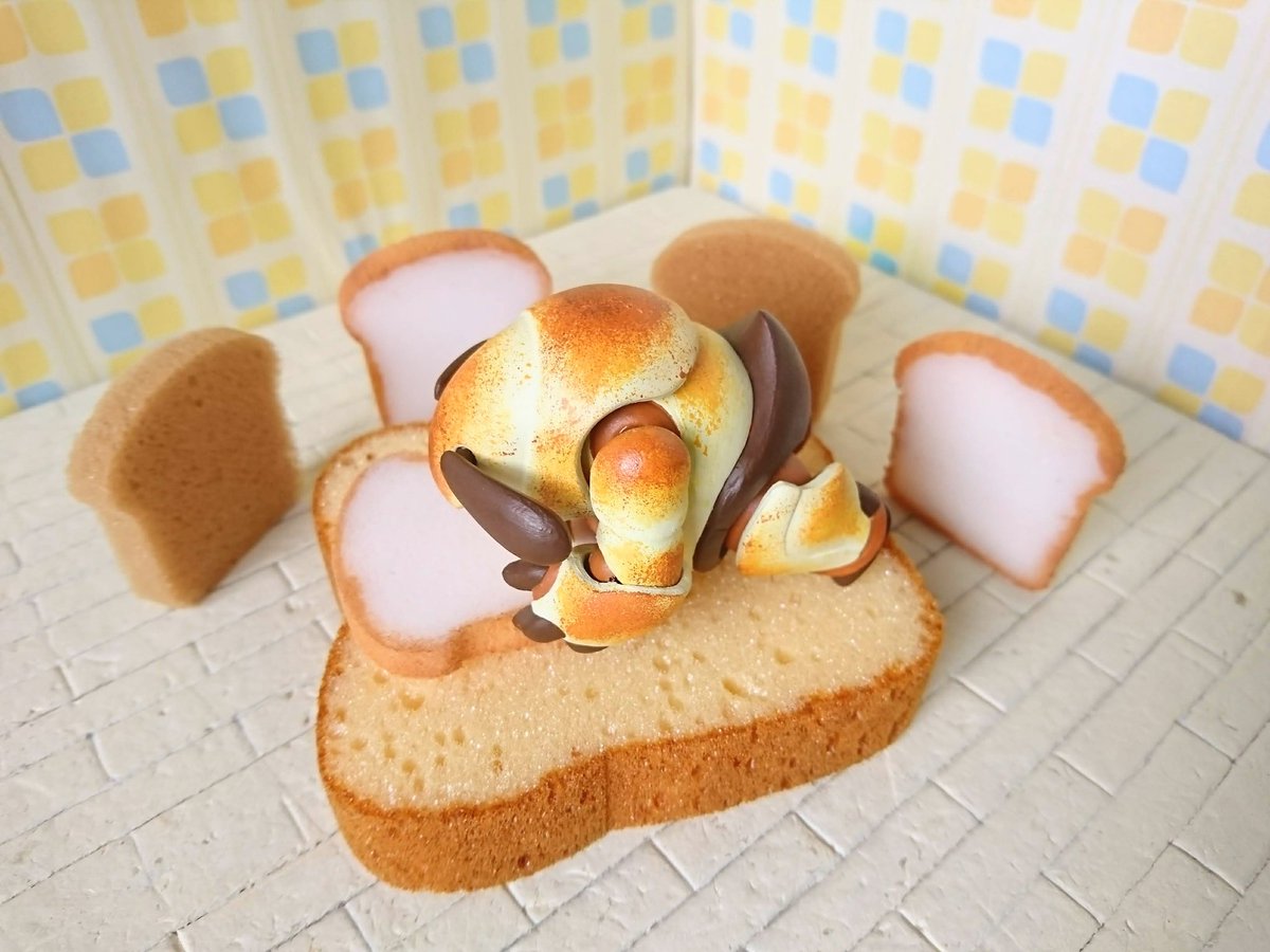今日はパンの日らしいので、ロピアパン置いときますね🍞
#ロピアタン 
#パンの日
