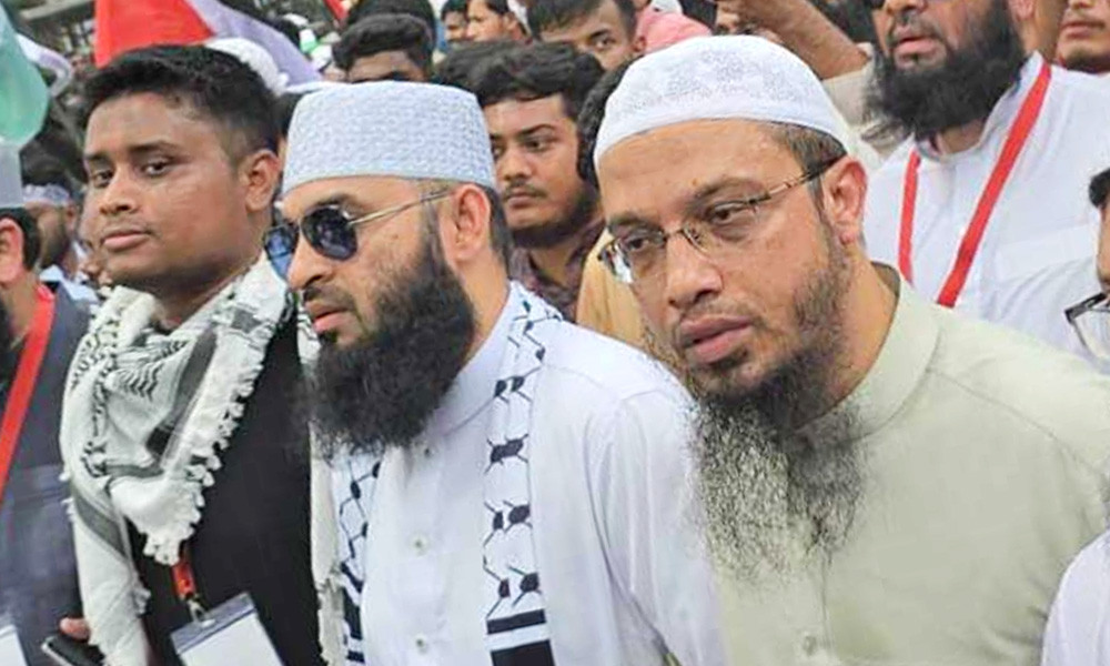 জনস্রোত পেরিয়ে স্টেজে আজহারি-আহমাদুল্লাহ-হাসনাত