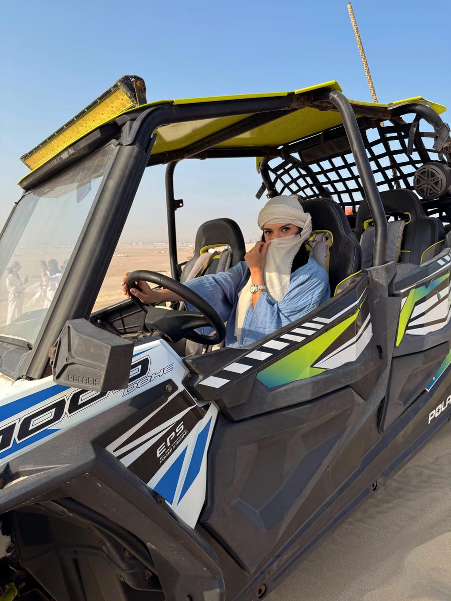 Katar'a tatile giden #MahassineMerabet'ten çöl safari pozları