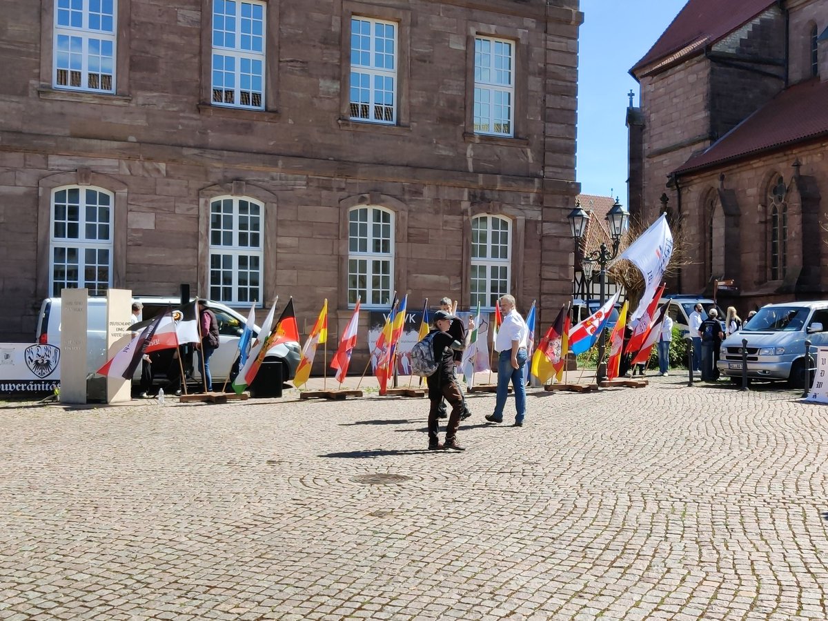 foto_kemp's tweet photo. 1250 Heute findet in #Heiligenstadt #Thüringen eine Versammlung aus dem #Reichsbürger|spektrum, das "Staatsvolktreffen" der #VDWK (Verband Deutscher Wahlkommission) statt.
Momentan sind bereits etwa 30 TN vor Ort. https://t.co/NIa6khEi8s