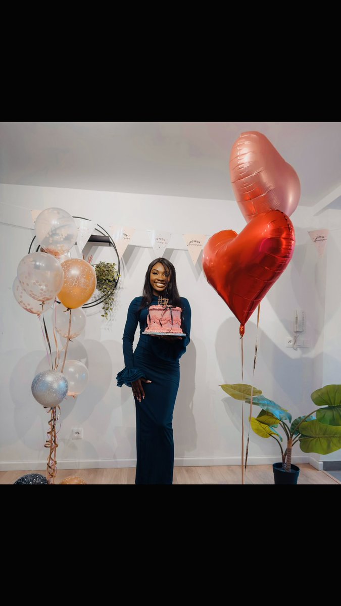 tosannicol's tweet photo. Birthday girl ✨🥳💕 https://t.co/20x5ZPq1iV