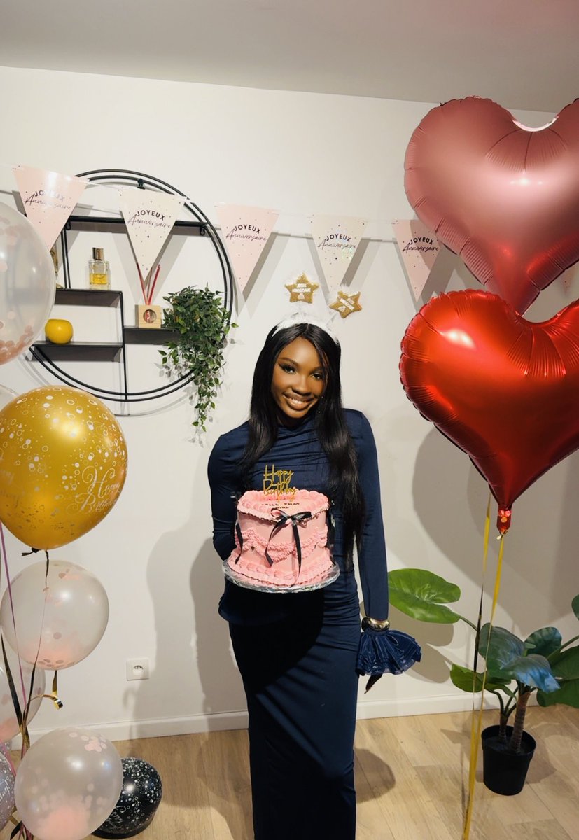 tosannicol's tweet photo. Birthday girl ✨🥳💕 https://t.co/20x5ZPq1iV