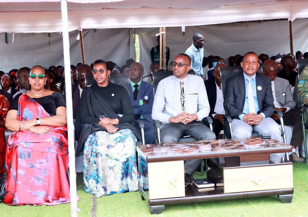 BugeseraDistr's tweet photo. #Kwibuka31 Jenoside yakorewe Abatutsi 1994 muri @SectorMusenyi, biri kubera  ku kigo cy'amashuri abanza cya Rusagara mu Kagari ka Gicaca . 
Ni igikorwa cyabanjirijwe no gushyira indabo ku kimenyetso cy'Urwibutso rwa Jenoside kiri Kagusa, ahiciwe Abatutsi barenga 600. https://t.co/W4whwLak8l
