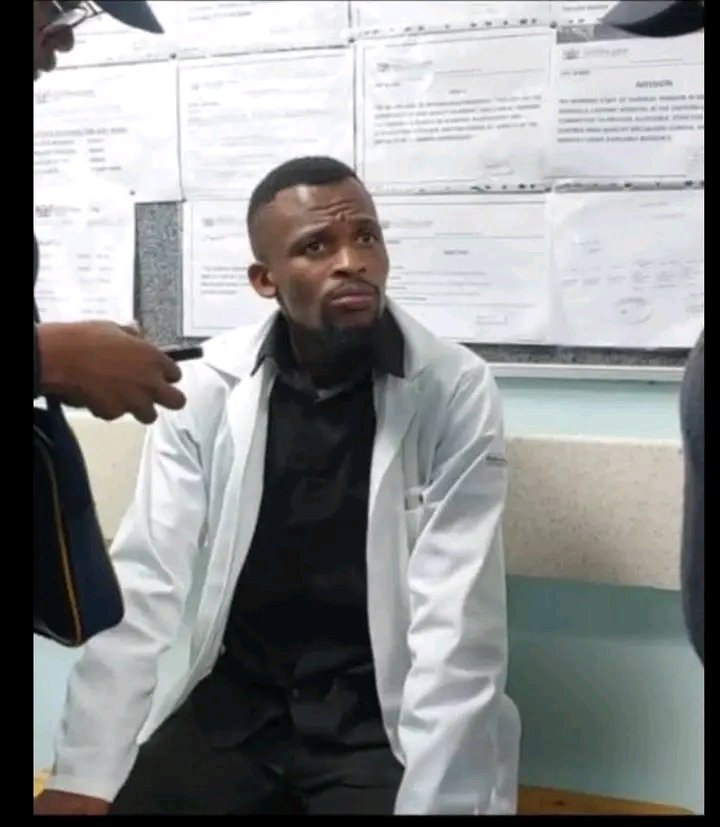 1Nutass's tweet photo. A man named LS Jonga has been arrested in the Eastern Cape for pretending to be a doctor and running an illegal medical practice without any qualifications. Authorities shut down his fully equipped surgery after a tip-off, and an investigation is ongoing. 
#LISACHELLA 
#LaCasaDe https://t.co/YjDqDP1HWu