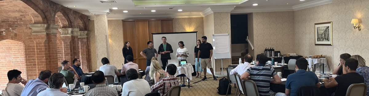 The British Hip Society are generously sponsoring a place on the BOA Future Leaders Programme. Applications open now, closing end of May shorturl.at/UAdB5