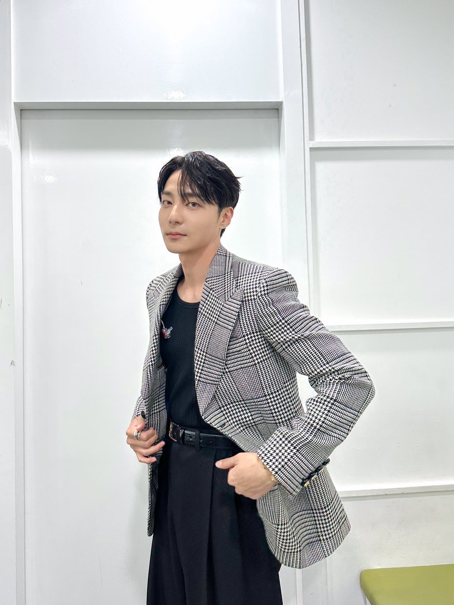 official_roykim's tweet photo. [📸PHOTO]

25.04.12 불후의 명곡
Behind STAFF PHOTO🎙️

#로이킴 #ROYKIM
#불후의명곡 https://t.co/Bay02boMjW