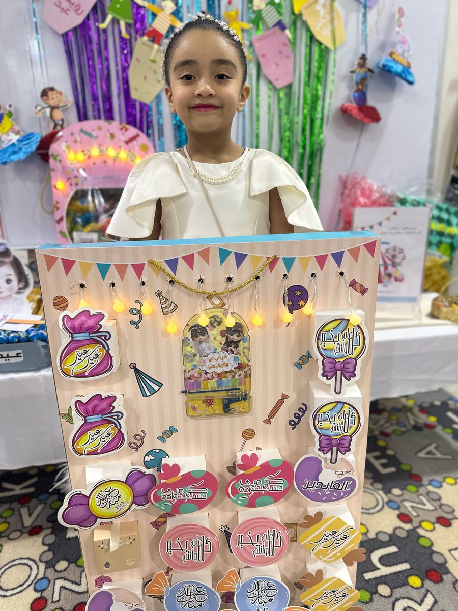 baraem_alkharj's tweet photo. عاد أطفالنا إلى الروضة ووجوههم تملؤها الفرحة بعد إجازة العيد 🎉
واحتفلت بيومٍ مليء بالبهجة والضحكات 🧁
كانت الأجواء مفعمة بالحيوية ✨ 
والزينة أضافت لمسة مرحة تبعث على السرور 🍭🍫
وامتد الفرح في كل زاوية بألوان مبهجة تشبه مذاق الحلوى 🍬وزعت العيديات بسخاء 🎁#روضه_براعم_الخرج https://t.co/KI5hXRvi0Y