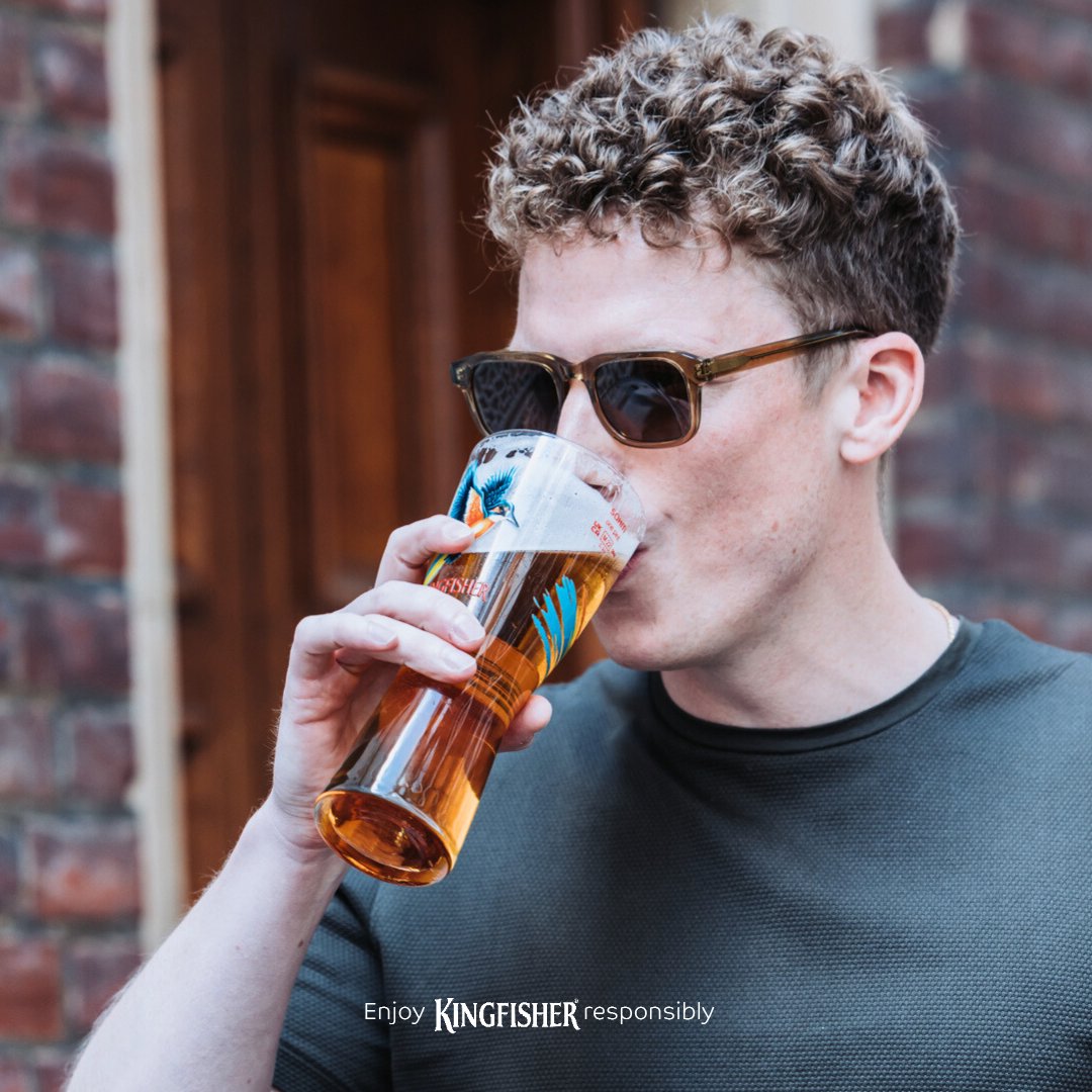 Those sunglasses aren’t just for style, they’re for spotting the perfect pint. 🍺😎

#KingfisherBeer #KingfisherUK #LookUpAndSeeTheBeauty