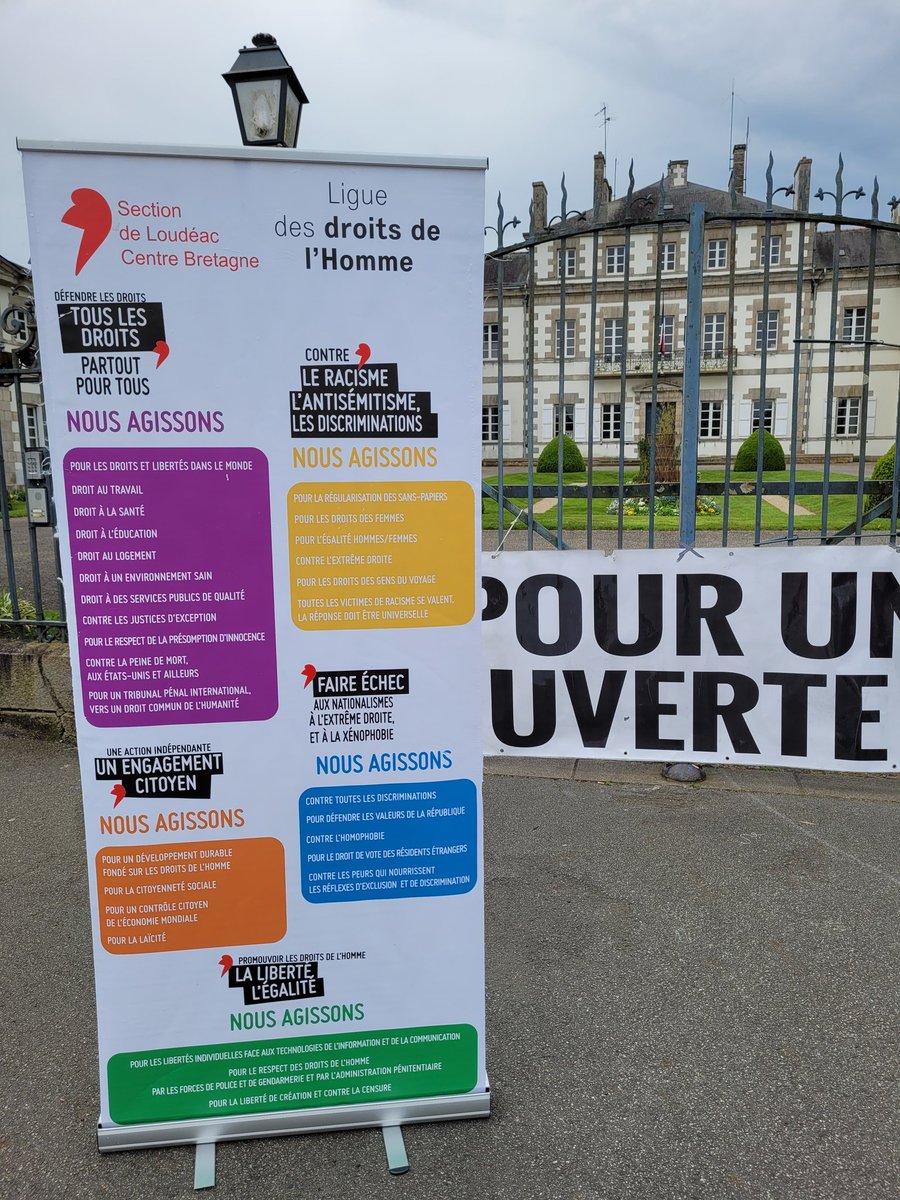 CGTPONTIVY's tweet photo. Une centaine de manifestants à #Pontivy pour défendre l'état de droit à l'appel d'organisation de la société civile dont la CGT, FSU, LA LIGUE DES DROITS DE L'HOMME et AMNESTY INTERNATIONAL
Prise de parole de #RESF contre l'expulsion d'une famille Géorgienne #Bretagne https://t.co/yVvFN8GLuT