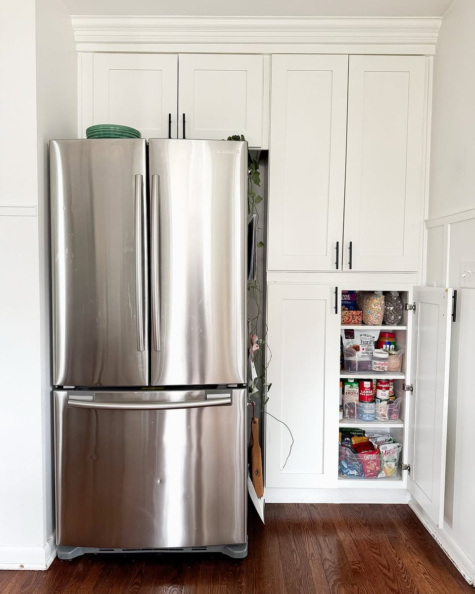 Sterilite_Corp's tweet image. Before &amp;amp; After!🌟🧹Our @walmart exclusive Medium and Large Open Bins are here to help you organize your pantry!  Their open-design is perfect for pantry organizing...and easy snacking!🍪 #PantryOrganization #Declutter #SnackSmart #OpenBins #Sterilite