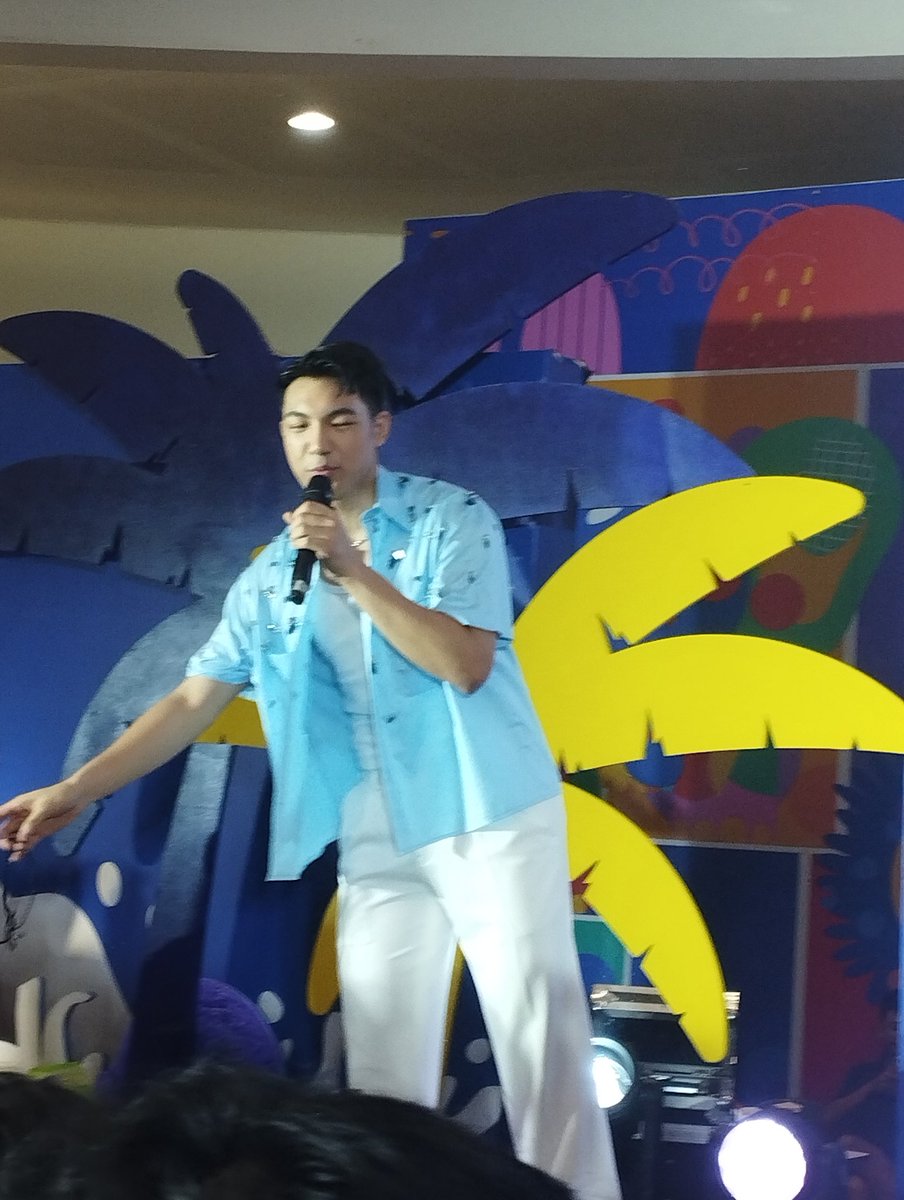 DarrenTrendsOfc's tweet photo. More charming and handsome Darren here at Chowking Halo-Halo Land ,SM City Pampanga!!

Supreme DARRENxHalohalo
#DARREN @Espanto2001
#SarapKaSummerNgChowking @chowking_ph https://t.co/VV5lw5Hykm