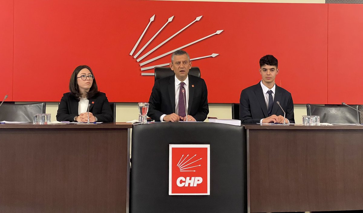 _Devletci_'s tweet photo. Erdoğan’ın merhum validesine küfür organizasyonu kuran Berkay, tahliye olduktan sonra Parti Meclisi baş köşede kendine yer buldu. 

Chp’ye kapak atmak için aranan tek kriter budur… https://t.co/3kpuQCGY5v