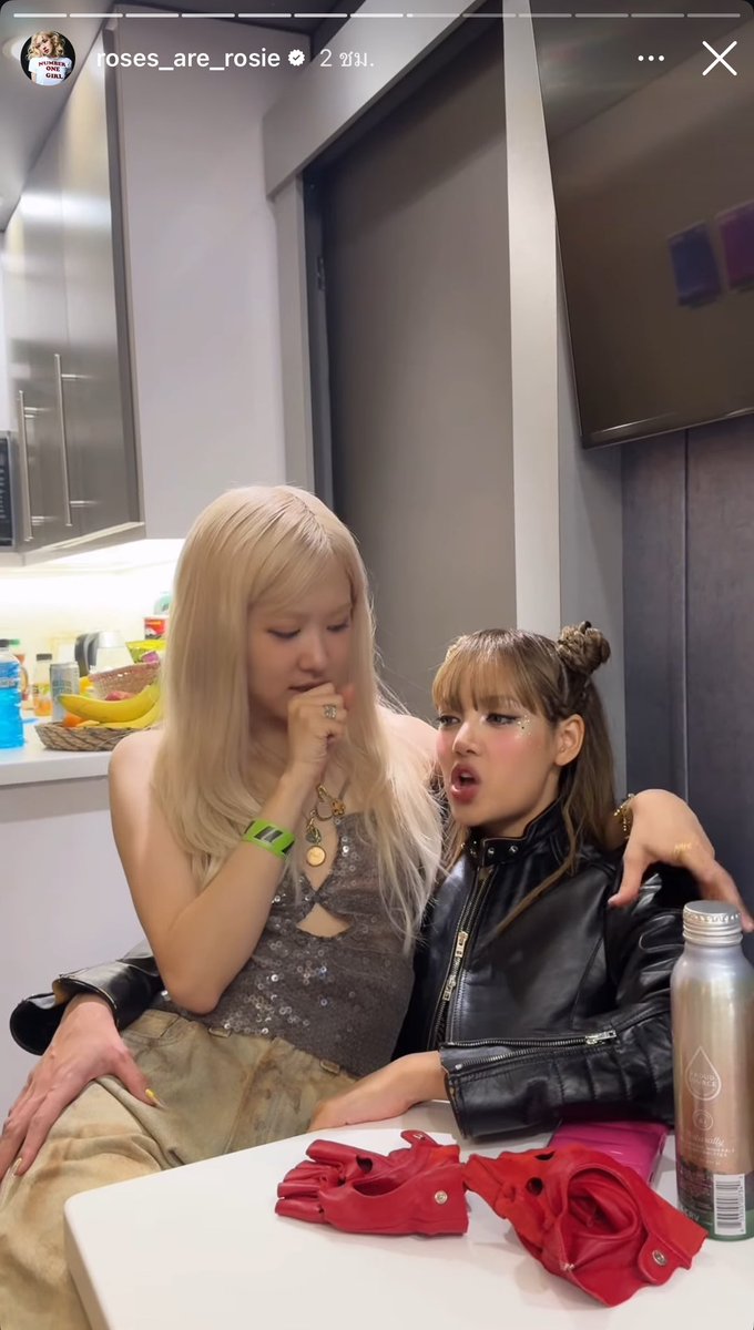 tongkawww's tweet photo. ชีเสริฟแบบนี้ ก็แชงลิชตลอดไป #LISACHELLA #roselisa #แชงลิช #lisarose #chaelisa https://t.co/qZhOu495eu
