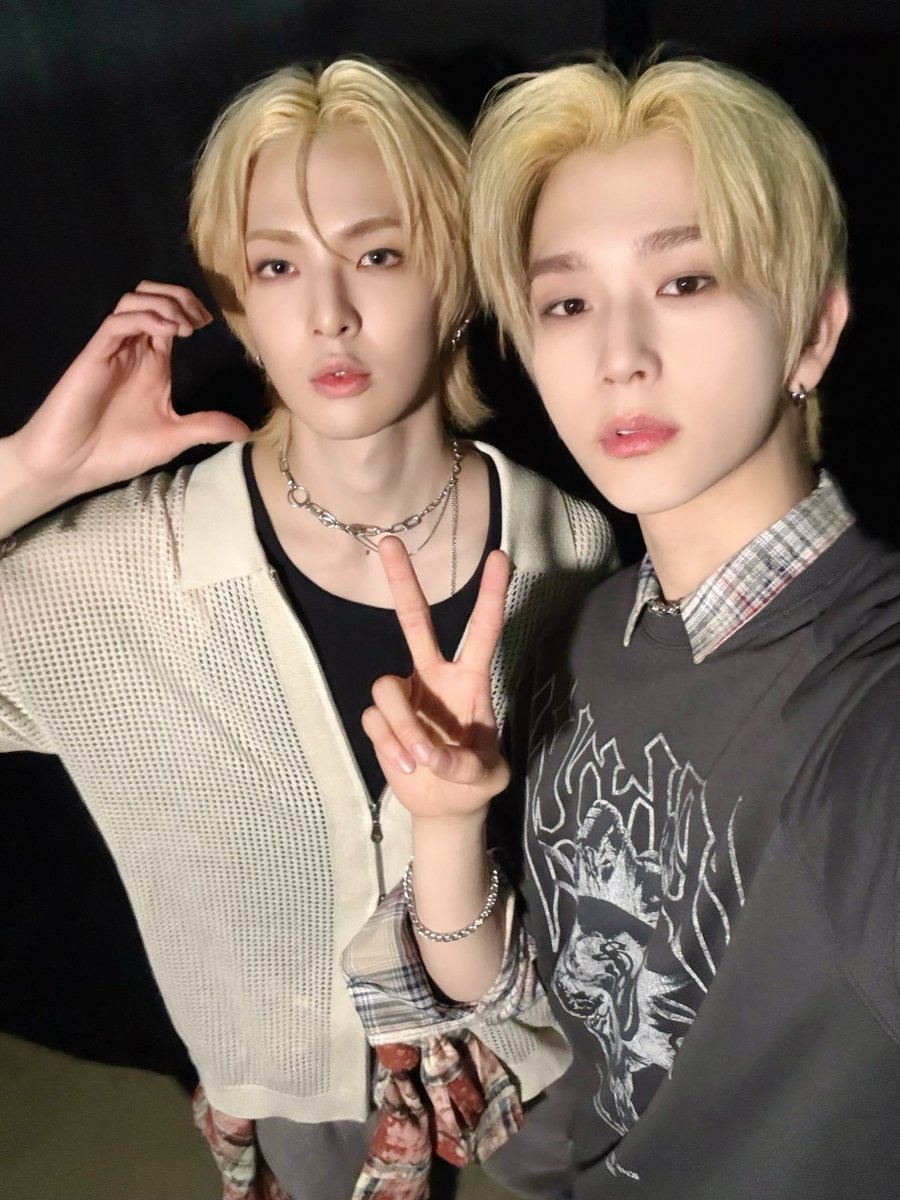 [🎁]
TGC 熊本 2025에서 처음 보여드린 뮤와 백승의 런웨이!✨
제니스 멋지게 해낸 뮤랑 백승이에게 칭찬 복복복🫳 해주세요💛

#EPEX #이펙스 #MU #뮤 #BAEKSEUNG #백승 #TGC #TGC熊本 #TGCKUMAMOTO #TGC20th