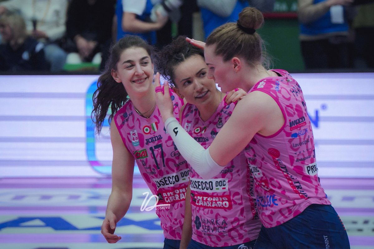 10skiVB's tweet image. prosecco doc imoco volley conegliano 2024/25 💖🏐 

📸250406 #martynalukasik #imoco
@ImocoVolley