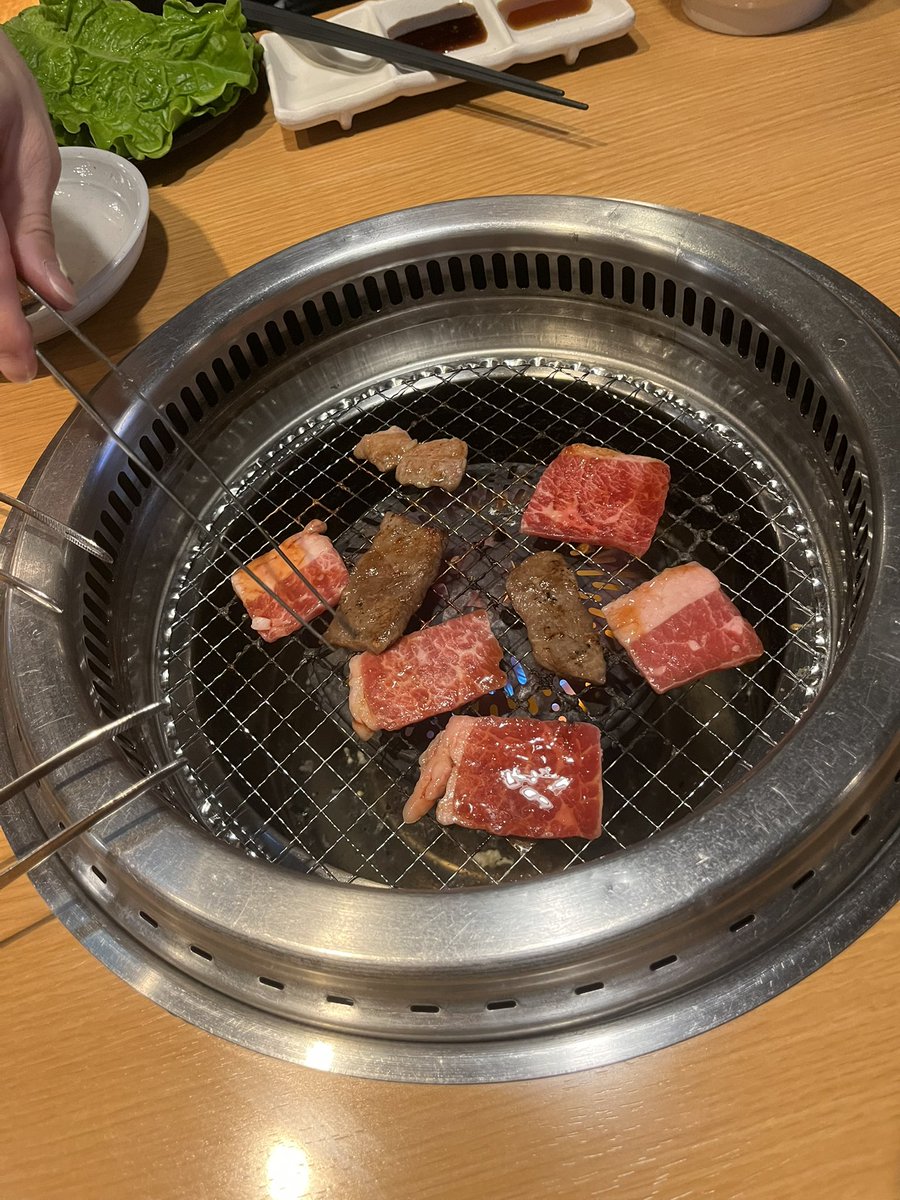 shoutaaadream's tweet photo. 3年9ヶ月記念日🙆‍♀️
ん？あれ？また焼肉来てる🥩

これだから痩せないのよ😭
4年まであともう少し🙆‍♀️
夫夫共に精進して参ります🙆‍♀️ https://t.co/IkTcVnNEzM