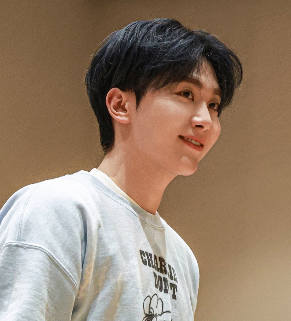 kwansources's tweet photo. IS HE EVEN REAL https://t.co/tVyeXGj106