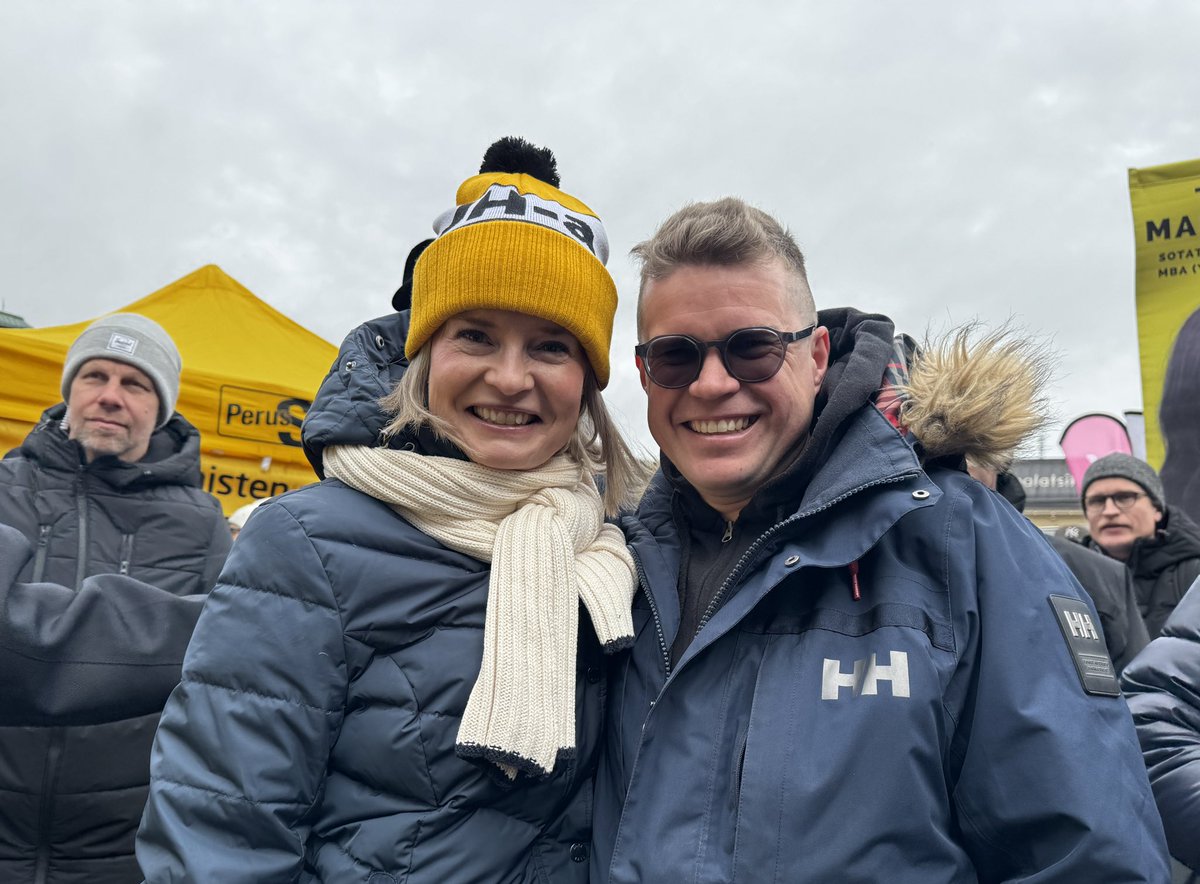 Pomo tuli vastaan torilla. On hienoa miten <a href="/ir_rkp/">Riikka Purra</a> laittaa Suomea kuntoon kovasta kritiikistä huolimatta. Suoraselkäisesti ja kiertelemättä, säästöjä täytyy tehdä, jotta huomenna olisi paremmin.