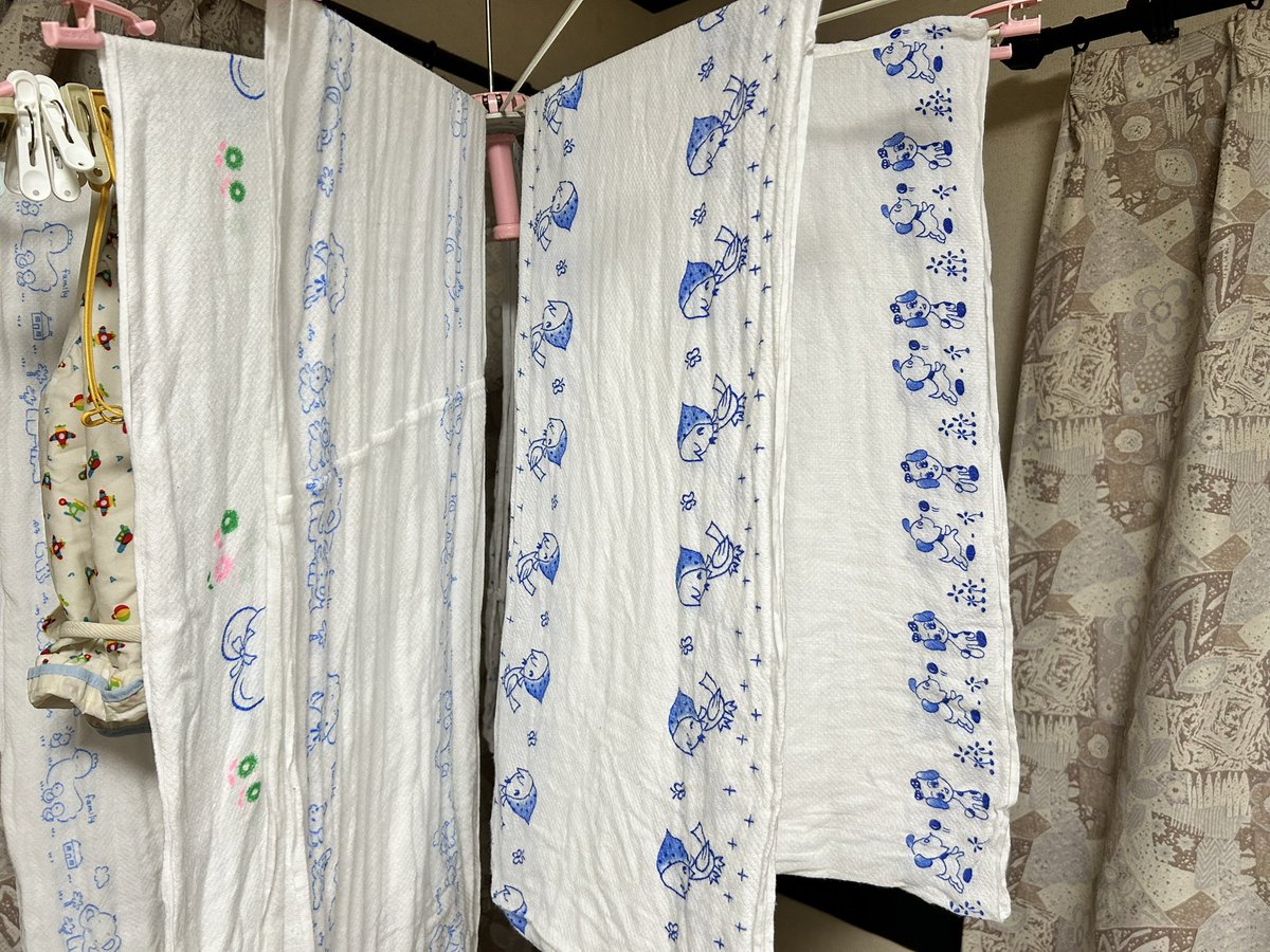 こんばんは、今朝おねしょして
いつものように布おしめを洗濯して
部屋干ししました。