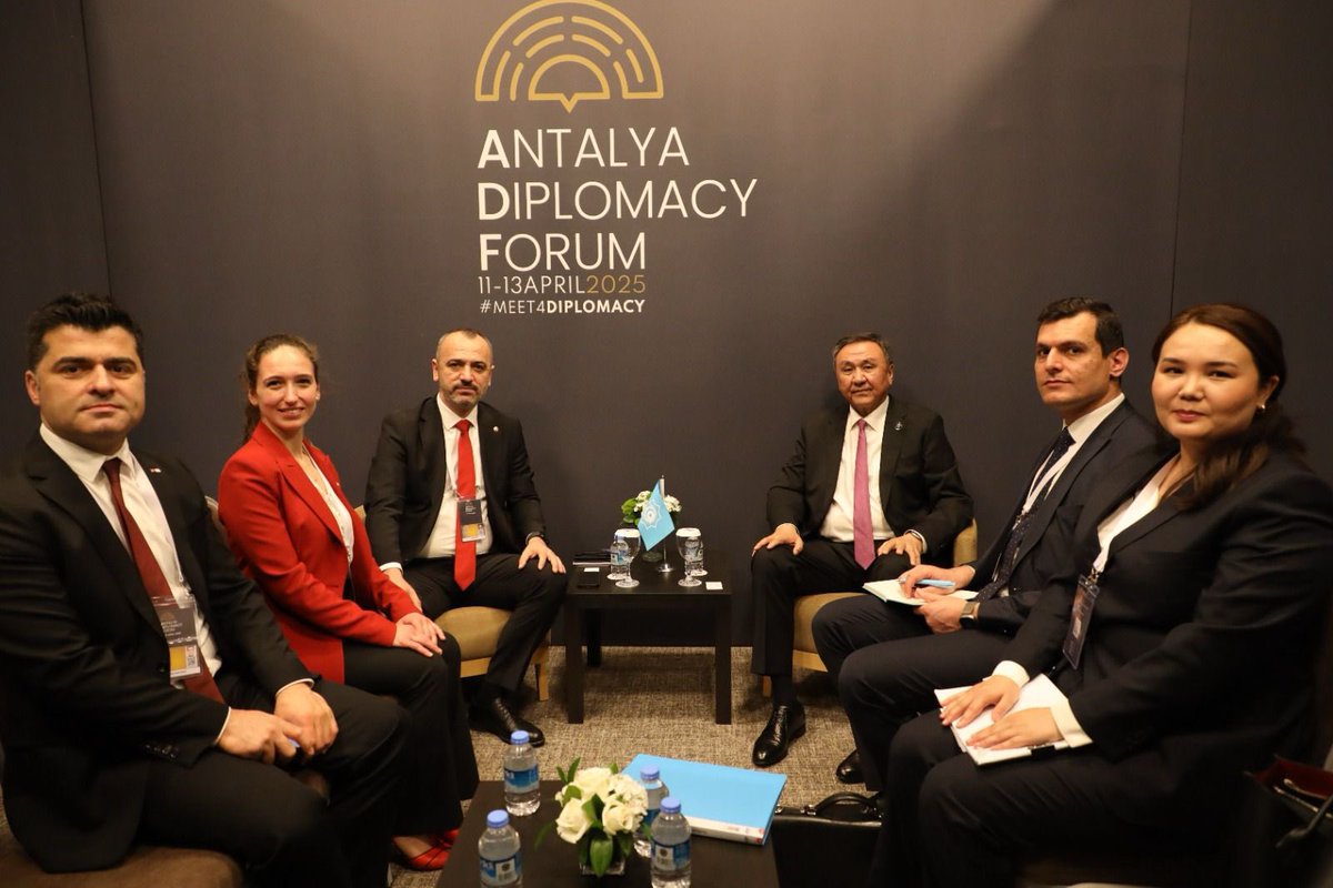 AlperKucukTK's tweet photo. Antalya Diplomasi Forumu marjında Türk Devletleri Teşkilatı Genel Sekreteri Büyükelçi Sayın Kubanychbek Omuraliev ile bir araya geldik. 

Ekim 2024’te kuruluşunu gerçekleştirdiğimiz Türk Devletleri Teşkilatı Kızılay Kızılhaçları Ağı (@TurkicRedNetwork) kapsamında gerçekleştirilen ve kan hizmetleri, sağlık, gönüllülük, gençlik ve insani yardımlar gibi alanlarda planlanan ortak çalışmaları değerlendirdik. 

#ADF2025