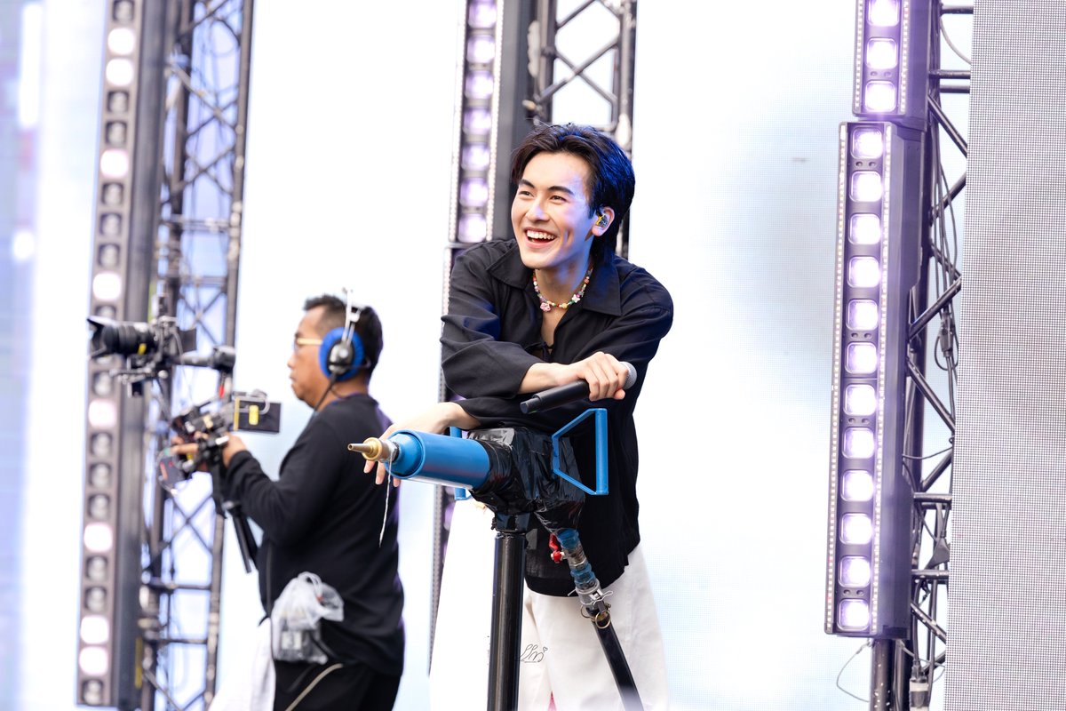 ppmd2p's tweet photo. มีเวลาคุยทั้งวันเลย แต่เดินห่างๆปืนฉีดน้ำหน่อย 😅
#ThairhythmxPROXIE
#ThaiRhythm2025
#PROXIEGorn 
#PROXIEth https://t.co/aj7YxhIK9u