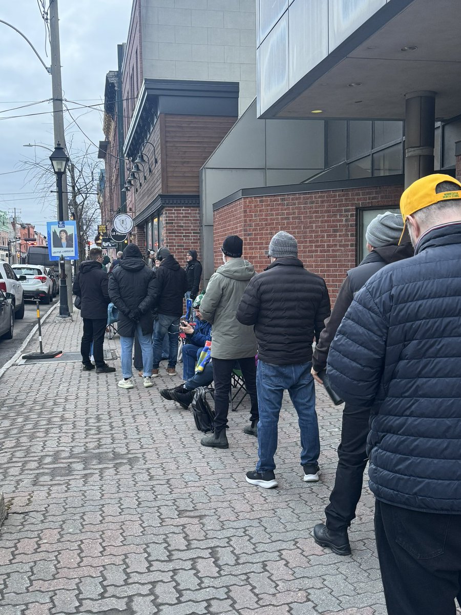 RSDCanada's tweet photo. Today is the big day! Record Store Day is here - we hope you all find what you’re looking for.
Please be sure to tag us with your hauls, experiences and in-stores and we will do our best to share some of them here.
We started off our day at #LeNoise in Saint-Jean-sur-Richelieu, QC where the lineup started early.
Enjoy your day! We couldn’t be more excited!