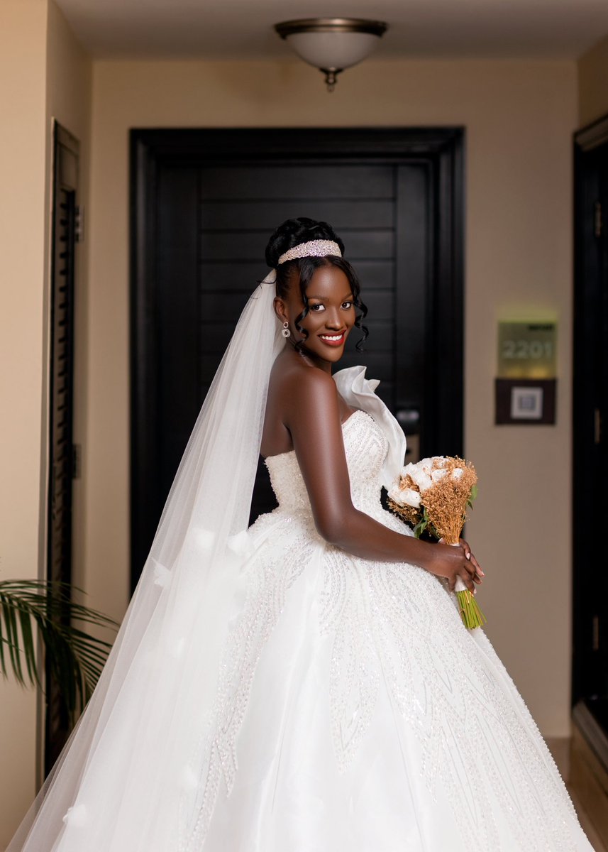 firstbridals's tweet photo. ✨📸shine and aisle 🤭 https://t.co/8qSguzn4Wd