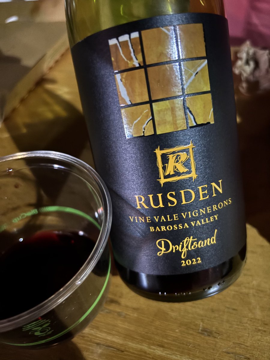 @rusdenwinery delightful GSM matched with Tanundas local Mia Pizza #gatherround #afl #wine