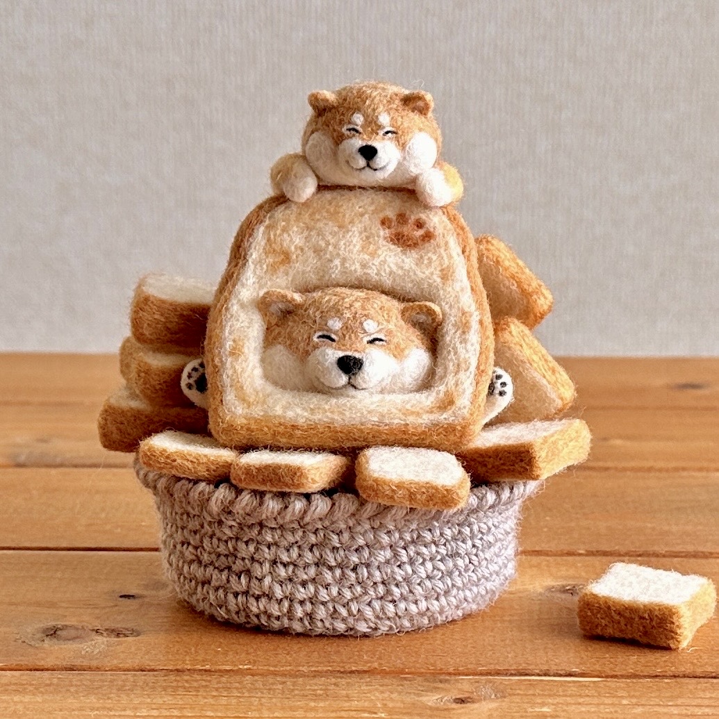 miraclebench's tweet photo. 食パンと柴さん🍞✨

#パンの記念日
#羊毛フェルト https://t.co/FtmnbX505c