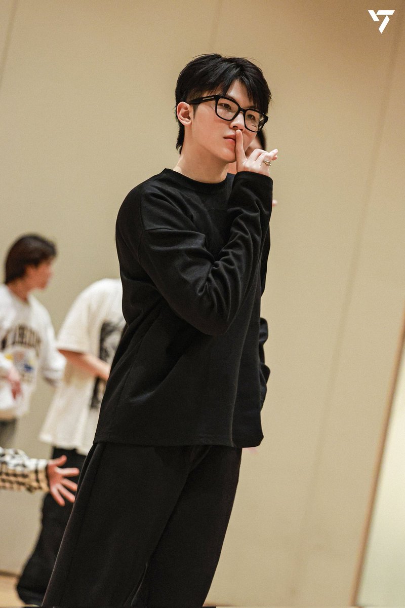 aludraexe's tweet photo. the GASP is let out fuck lee jihoon https://t.co/ayIbRhDt46