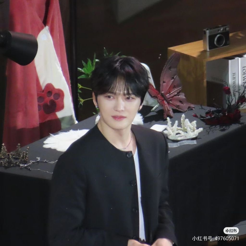 오늘자 재중님.... 고우시다