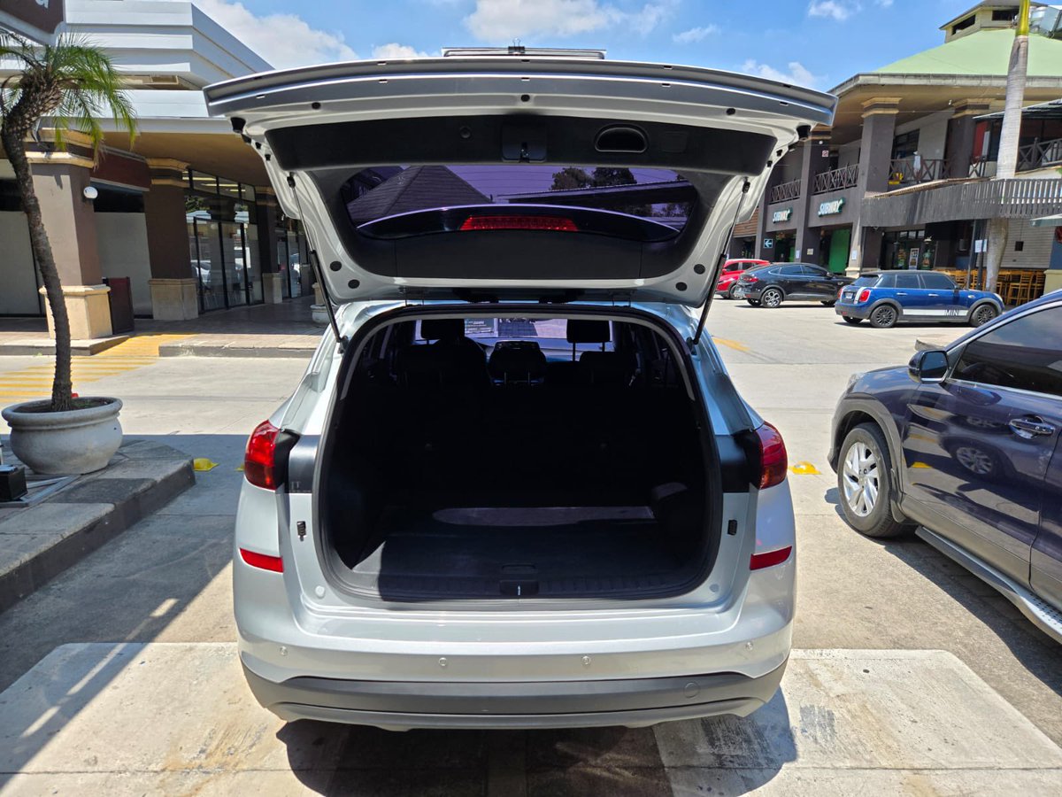 502Motores's tweet photo. 2020 - HYUNDAI TUCSON GL 

Vehículo Seminuevo de Agencia
Kilometraje: 52,241 kms 

🔧 Motor: 2,000
⚙️ 4 Cilindros
⛽️ Gasolina
⚡️ Transmisión: Macanoc 

*Recibimos tu auto usado con previo avalúo
*Planes de financiamiento bancario disponibles

📲 WhatsApp al +502 2228-7300 https://t.co/EdmGPTMVK3