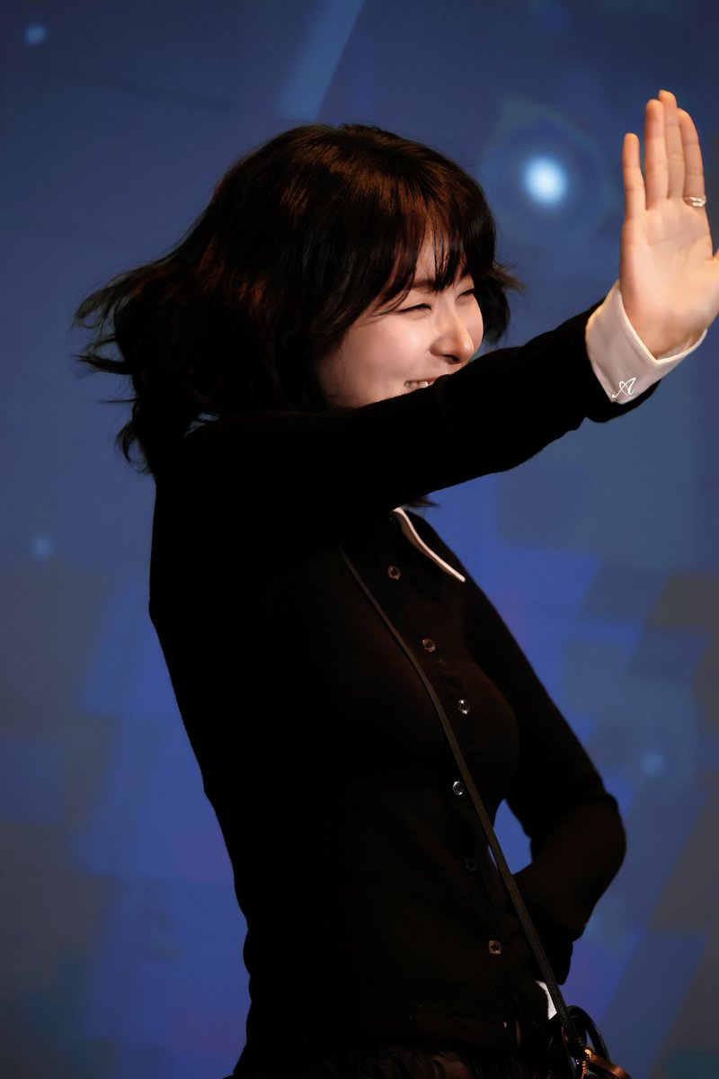N311AD's tweet photo. Seulgi Shanghai fan sign. Iminitv
 
#Seulgi #SEULGI_BabyNotBaby #슬기 https://t.co/t6C1GI9qaX