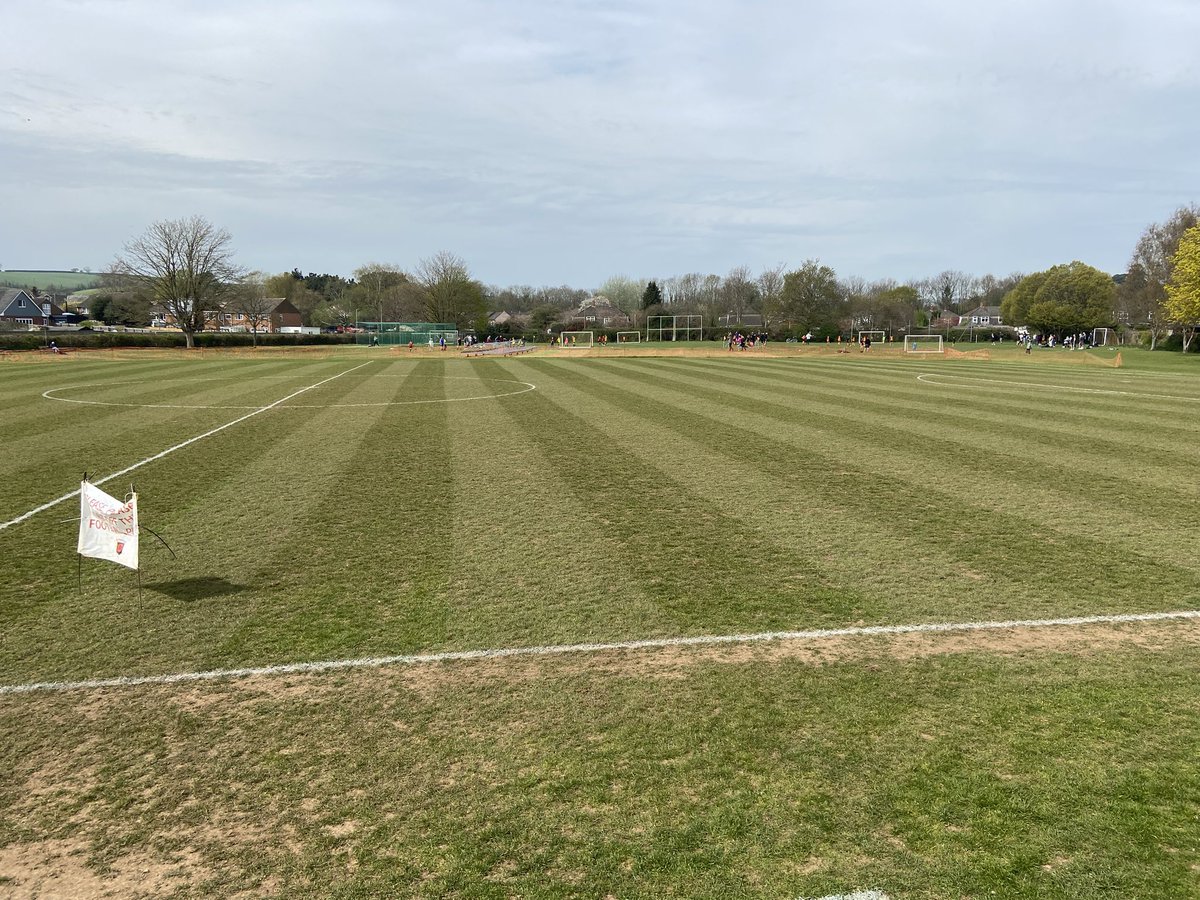Pitch rock hard and a bit bobbly but all ready for the top of the table Devon League match between Alphington Football Club and Exeter University 🧡⚽️