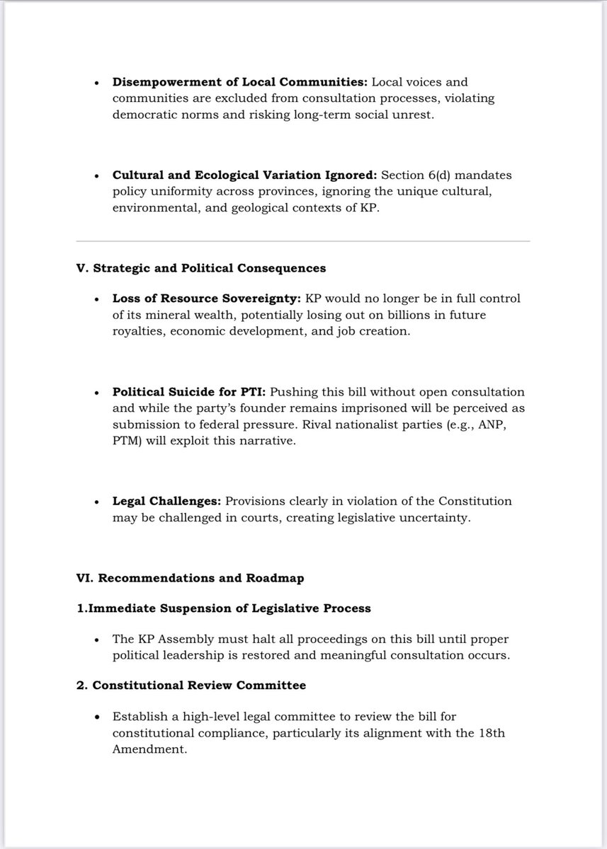 ShazadAkbar's tweet photo. 🚨🚨🚨
علی امین گنڈاپور کے نام کھلا خط: خیبر پختونخوا معدنیات بل 2025 پر فوری غور کی ضرورت اور تعطل کی ضرورت

محترم علی امین خان گنڈاپور
وزیر اعلیٰ، خیبر پختونخوا
پشاور

نقل برائے:
وزیر برائے معدنیات و کان کنی، خیبر پختونخوا
مسٹر بابر سلیم سواتی، اسپیکر، خیبر پختونخوا اسمبلی

تاریخ: 11 اپریل 2025

موضوع: خیبر پختونخوا مائنز اینڈ منرلز بل 2025 پر کارروائی سے قبل احتیاط اور وسیع تر مشاورت کی فوری درخواست

محترم علی امین صاحب،

میں یہ خط نہایت اہم موقع پر، پوری عزت کے ساتھ اور وفاقی آئینی ڈھانچے کے تحفظ کے جذبے سے آپ کو لکھ رہا ہوں۔ آپ پر خیبر پختونخوا کے عوام اور چیئرمین عمران خان کا جو اعتماد ہے، اس کی قدر آپ سے بہتر کوئی نہیں جانتا۔

جیسا کہ آپ آگاہ ہیں، خیبر پختونخوا مائنز اینڈ منرلز بل 2025 کا مجوزہ مسودہ نہ صرف قدرتی وسائل کی ملکیت اور حکمرانی سے متعلق آئینی توازن کو تبدیل کرنے جا رہا ہے بلکہ اسے غیر منتخب اداروں، جیسے کہ اسٹریٹجک انویسٹمنٹ فیسیلیٹیشن کونسل (SIFC)، کے دباؤ پر تشکیل دیا جا رہا ہے۔ یہ بل صوبائی خودمختاری، اٹھارویں ترمیم کی روح، اور ماحولیاتی پائیداری کے لیے ایک سنگین خطرہ ہے۔

سب سے تشویشناک بات یہ ہے کہ یہ بل جلد بازی، بیوروکریٹک دباؤ، اور کسی حقیقی عوامی یا اندرون جماعت بحث کے بغیر آگے بڑھایا جا رہا ہے۔ آئین واضح طور پر بیان کرتا ہے کہ معدنیات جیسے شعبے — چند استثناؤں جیسے ایٹمی مواد، تیل، اور گیس کے علاوہ — صوبوں کے دائرہ اختیار میں آتے ہیں۔ اس آئینی تقسیم کو نظرانداز کرنا ایک سنگین غلطی ہوگی۔

محترم وزیر اعلیٰ صاحب، آپ کی حکومت اس وقت پاکستان میں واحد حقیقی نمائندہ اور عوامی مینڈیٹ والی حکومت ہے، جسے لوگوں نے “حقیقی آزادی” کے نعرے پر ووٹ دے کر منتخب کیا۔ وہی لوگ جنہوں نے خطرات کے باوجود پی ٹی آئی کو ووٹ دیا، وہ یہ ہرگز نہیں چاہتے کہ ان کے قدرتی وسائل کسی خفیہ قانون سازی کے ذریعے اسلام آباد کے دباؤ پر حوالے کر دیے جائیں۔

آپ پر عمران خان کا جو اعتماد ہے، وہ ایک مقدس امانت ہے — اور یہ اعتماد خان صاحب کی رہائی سے بھی بڑھ کر ہے۔ ایسے وقت میں جب وہ قید میں ہیں، اس قدر اہم اسٹریٹجک، معاشی، اور آئینی فیصلے لینا نہ صرف سیاسی طور پر خطرناک بلکہ اخلاقی طور پر بھی غلط ہوگا۔

جیسا کہ علیمہ خان نے بجا طور پر کہا ہے، اڈیالہ جیل کی چار دیواری میں ہونے والی “مشاورت” حقیقی سیاسی اتفاق رائے نہیں کہلا سکتی۔ اس انداز میں آگے بڑھنا جمہوری اقدار سے انحراف ہوگا، جن کا PTI ہمیشہ سے دعویدار رہا ہے۔

مندرجہ ذیل اقدامات کے لیے عاجزانہ گزارش ہے:
1.خیبر پختونخوا مائنز اینڈ منرلز بل 2025 پر مزید کارروائی کو فوری طور پر روک دیا جائے، تاوقتیکہ عمران خان آزاد ہوں اور غیر دباؤ کے تحت مشاورت میں حصہ لے سکیں۔
2.مسودہ قانون کا کابینہ سطح پر مکمل جائزہ لیا جائے، جس میں آزاد قانونی، آئینی اور ماحولیاتی ماہرین کی رائے شامل کی جائے۔
3.شفافیت کو یقینی بنانے کے لیے عوامی سماعتیں اور اسٹیک ہولڈرز سے مشاورت کی جائے۔
4.اس معاملے کو مشترکہ مفادات کی کونسل (CCI) کے سپرد کیا جائے، جیسا کہ آئین میں وفاقی و صوبائی دائرہ اختیار سے متعلق امور کے لیے لازمی قرار دیا گیا ہے۔

اس خط کے ساتھ ایک پالیسی بریف منسلک ہے، جو مجوزہ قانون کی خطرناک شقوں، ان کے صوبائی خودمختاری پر اثرات، اور اٹھارویں ترمیم کے بعد کے آئینی ڈھانچے کی خلاف ورزیوں کی تفصیل فراہم کرتا ہے۔ یہ بریف کسی مسلط کردہ عمل کا اختتام نہیں بلکہ ایک بامعنی، جمہوری غور و خوض کا نقطۂ آغاز ہونا چاہیے۔

آئیے ہم ایسی حکومت نہ بنیں جو دباؤ کے آگے جھک گئی، بلکہ وہ حکومت بنیں جو اپنے لوگوں کے حقوق اور آئین کے تقدس کے لیے ڈٹ گئی۔

والسلام،
شہزاد اکبر
ایک جلا وطن پاکستانی