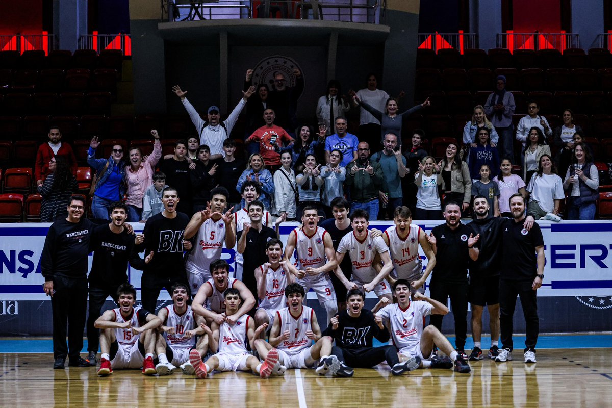 BKkarsiyaka's tweet photo. İzmir Bahçeşehir Koleji Spor Kulübü U18 Basketbol Takımımız katıldığı Anadolu Şampiyonası’nda Batman Petrolspor, Gaziantep Basketbol Akademi, TOFAŞ ve Konya Gelişim Spor Kulübü’nü mağlup ederek Türkiye’nin en iyi 16 takımı arasına adını yazdırmayı başardı🔥🏀

#FlyHighTogether https://t.co/5GidLqqsHs
