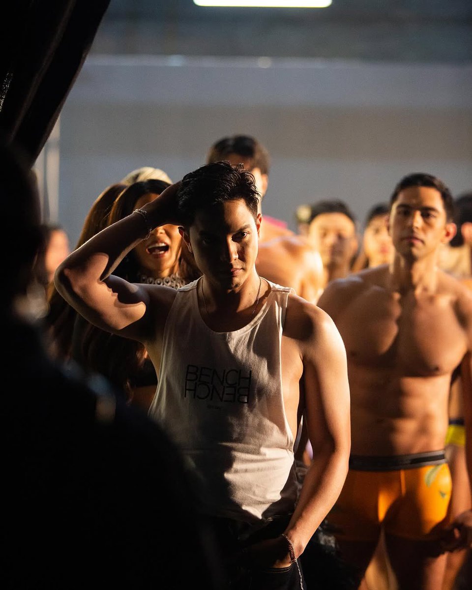 AldenTrendsOFC's tweet image. We’re not yet done! 😏

Here are more shots of the BEST and ULTIMATE Bench/ Brand Ambassador ALDEN RICHARDS during the Bench/ Body Of Work fashion show! 😍🔥

@aldenrichards02  @benchtm 
#ALDENxBenchBody
#BENCHBodyOfWork
#ALDENRichards
📷  |  Noel Manapat