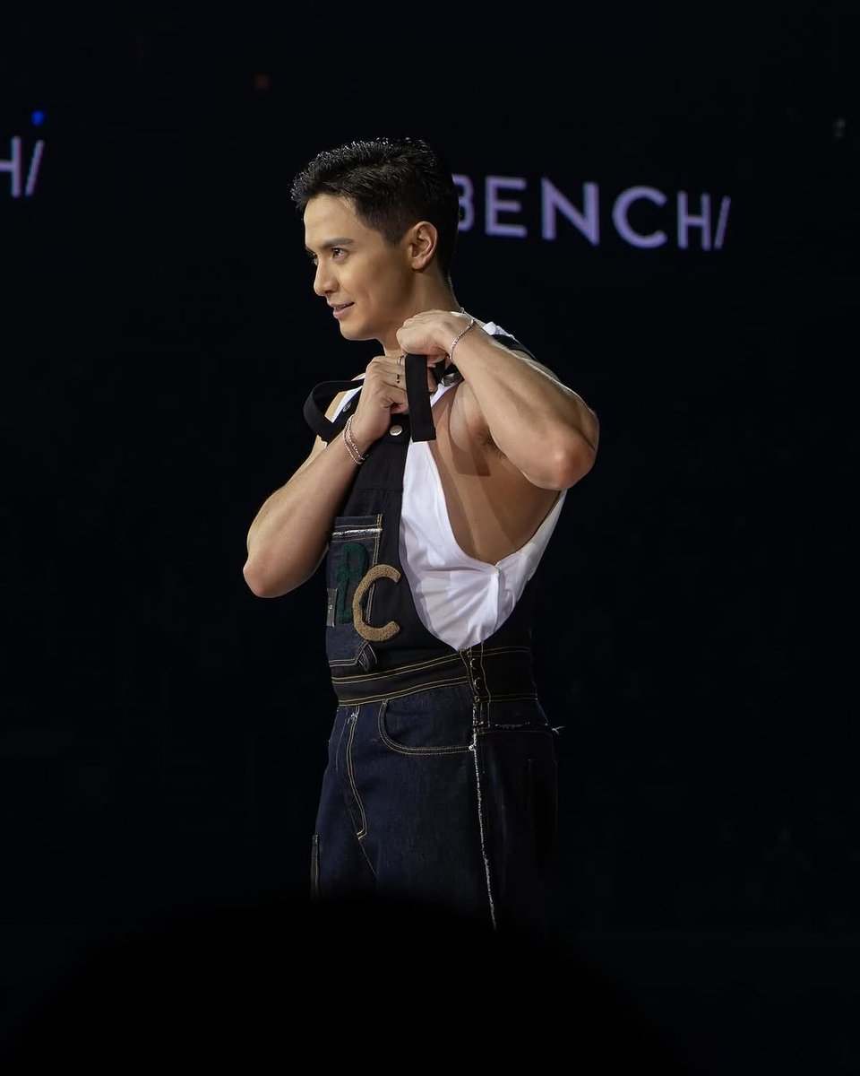 AldenTrendsOFC's tweet image. We’re not yet done! 😏

Here are more shots of the BEST and ULTIMATE Bench/ Brand Ambassador ALDEN RICHARDS during the Bench/ Body Of Work fashion show! 😍🔥

@aldenrichards02  @benchtm 
#ALDENxBenchBody
#BENCHBodyOfWork
#ALDENRichards
📷  |  Noel Manapat