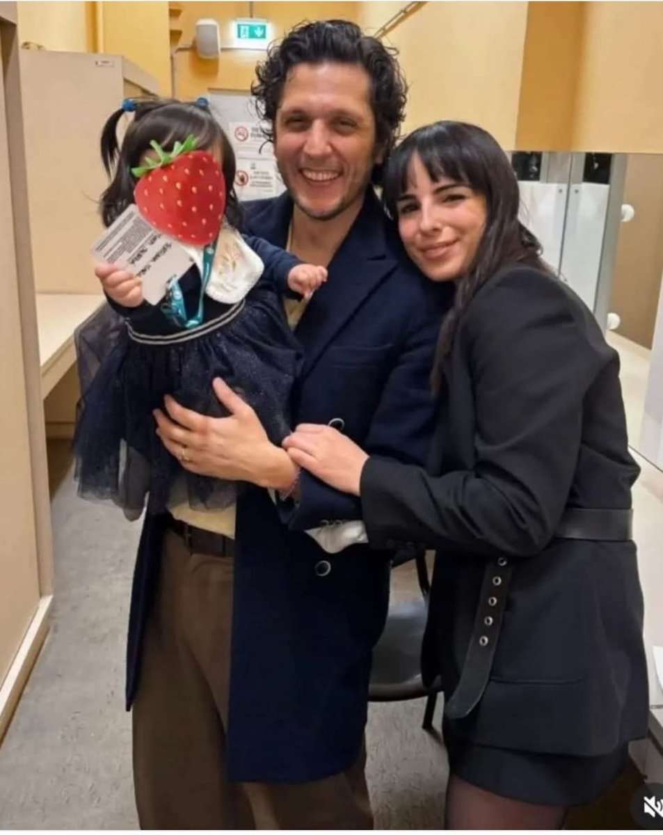 Francy8111's tweet photo. La vita รจ questa tre sorrisi in uno tre cuori in unoโค๏ธ#Metafamily #ermalmeta #wonderfulsmile๐ https://t.co/DEpqdSJ6fq
