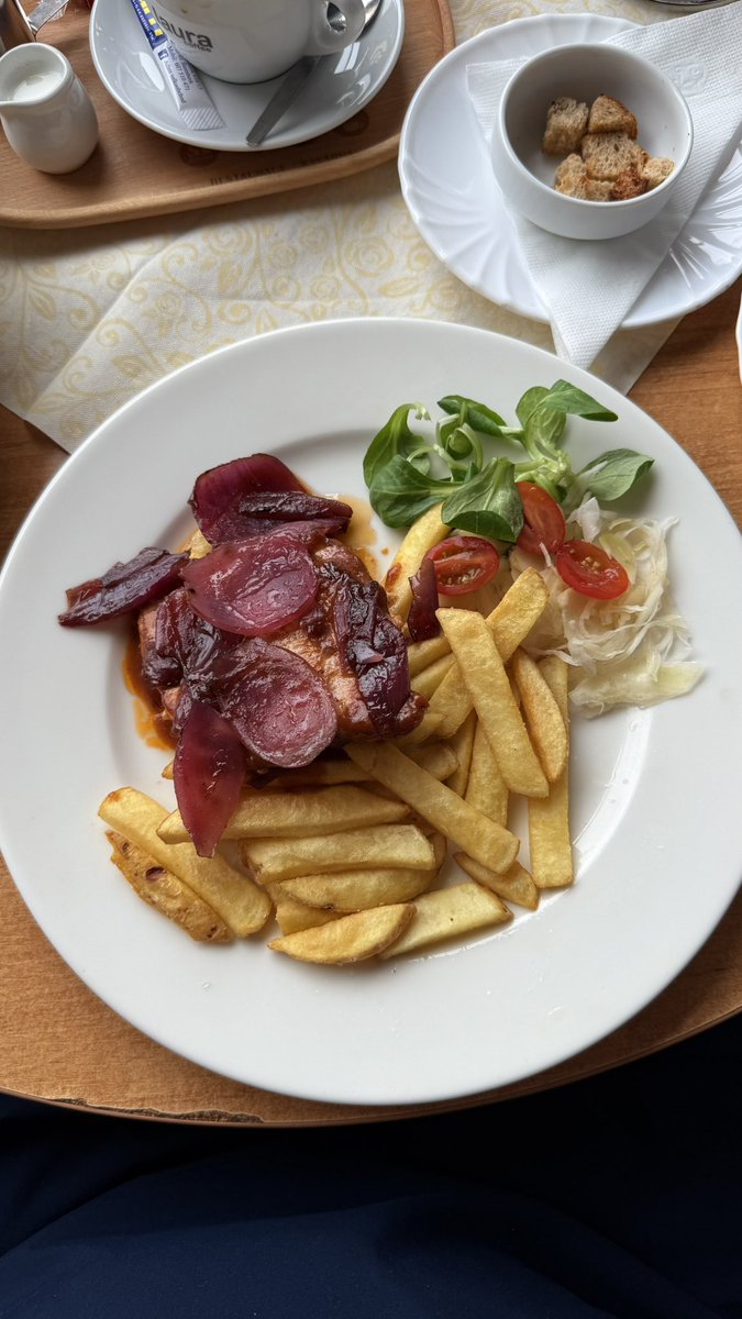 kathnong's tweet photo. For lunch, I stopped by a restaurant run by students from Střední škola, Bohumín, a state-supported high school. It’s a culinary school where students gain practical experience in cooking and service #Studyinczechia https://t.co/f9i7M40Pbk