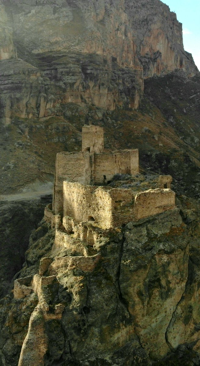 📸 Engüzekkapı Kalesi
📌 Uzundere, Erzurum