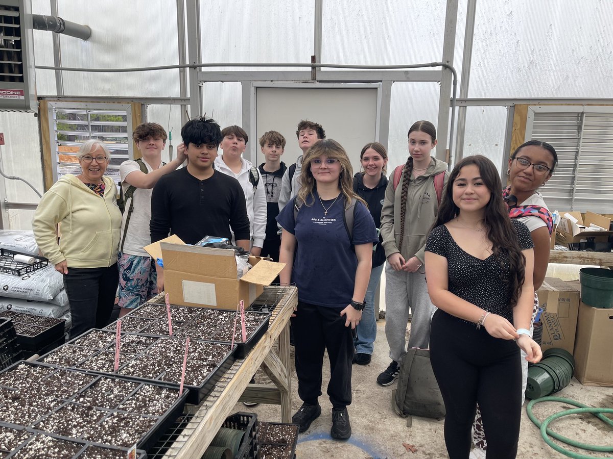 thecateyeprsd's tweet photo. The CAT EYE spies….Mr. &amp; Mrs. Cross of Blessings and Blooms LLC work with Mrs. Eggert’s &amp; Mrs. Costello’s 8th grade classes in the greenhouse!! #JHSCommunityGarden #ClimateEd #ActionforEarthNJ #ClimateChangeEducation💚💛🌸🌿💐🌱🌼
#EyeOnThePride #CatsCommUNITY #OurSchoolOurStory https://t.co/jm4MYJEF1q
