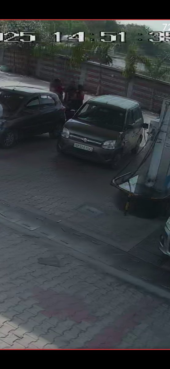 ArpitPandey7's tweet photo. @Uppolice @bulandshahrpol 🚨 Attention: Vehicle UP37R7142 filled CNG worth ₹560 at my pump and left without paying. I have full CCTV footage of the incident. Please assist in filing a complaint against the car owner. #CNGTheft Namaste Ji Filling Station Bulandshahr Dhamrawali https://t.co/YMM9YGYHzX