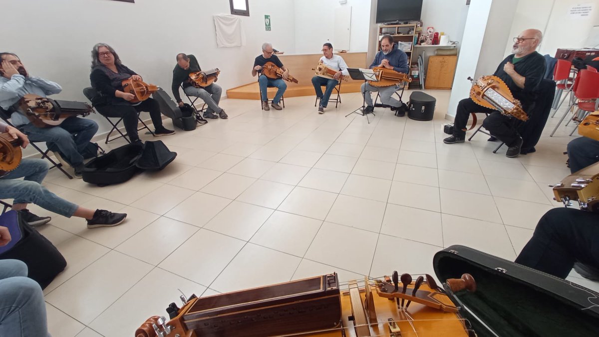 enricsl's tweet photo. Avui em sigut 11 alumnes i el gran Eduar Casals en el taller mensual de https://t.co/OxUOzxEBfz fet a #Jorba aquest matí. https://t.co/thqhY2zKfT