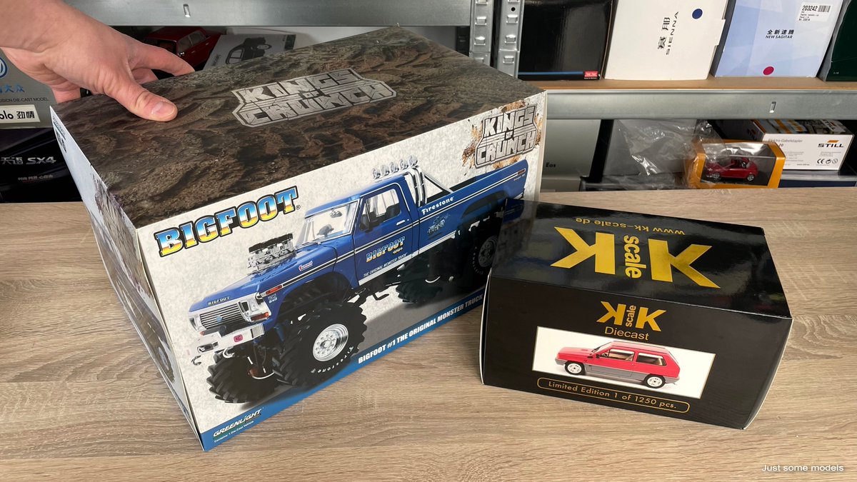 justsomemodels's tweet photo. Just for fun. Box of a 1:18 Greenlight Bigfoot vs KK-Scale Fiat Panda and a normal Norev/any 1:18 box.

#bigfoot #bigfoot4x4 #monstertruck #monsterjam #kingsofcrunch #trucks #f250 #fordf250 #118scale #scalemodel #diecast #modelcar #miniature #greenlight #jsm #justsomemodels https://t.co/hmv0Y3y603