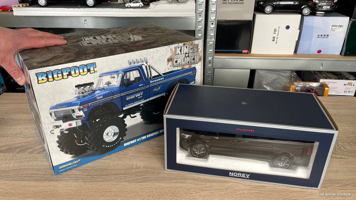 justsomemodels's tweet photo. Just for fun. Box of a 1:18 Greenlight Bigfoot vs KK-Scale Fiat Panda and a normal Norev/any 1:18 box.

#bigfoot #bigfoot4x4 #monstertruck #monsterjam #kingsofcrunch #trucks #f250 #fordf250 #118scale #scalemodel #diecast #modelcar #miniature #greenlight #jsm #justsomemodels https://t.co/hmv0Y3y603