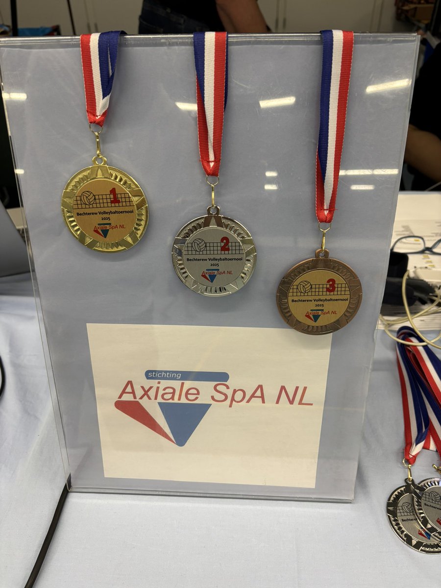 Voor de 20ste keer ons Bechterew volleybal toernooi ! Wat blijft het bijzonder om voor al deze mensen het toernooi te organiseren. Ditmaal op nieuwe locatie in sporthal de Paperclip in Utrecht #axialespa #volleybal