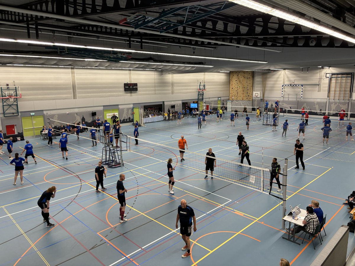 AxialeSpa's tweet photo. Voor de 20ste keer ons Bechterew volleybal toernooi ! Wat blijft het bijzonder om voor al deze mensen het toernooi te organiseren. Ditmaal op nieuwe locatie in sporthal de Paperclip in Utrecht #axialespa #volleybal https://t.co/s5X7tcWtcO