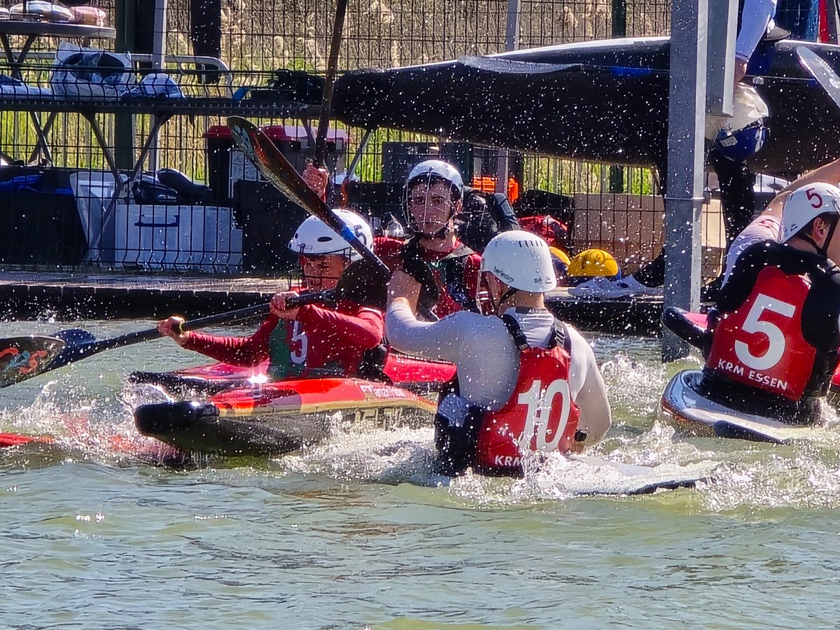 jhfozzy's tweet photo. Andrew Foster playing his first ever game for Wales in Canoe polo at only 11 years old. 😮

@Acfozzy @birchgrovecomp   @CanoeWales @Britishcanoeing https://t.co/hyR5i5dYMp