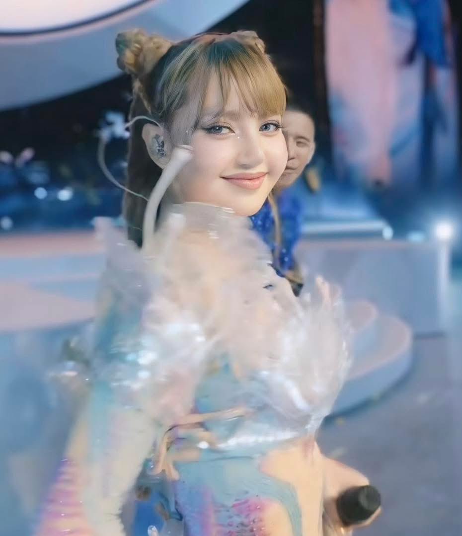 CarlPabs's tweet photo. The angel that you are Lisa 😍

THAICONIC LISA COACHELLA
#LISACHELLA
#Coachella2025 https://t.co/fwO0P5dScS